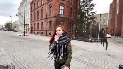 公共皮卡:美麗的女孩被 iPhone 搞砸並在她的陰戶中射精。克萊奧模型